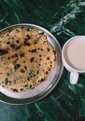 A picture of Aloo methi ki paratha.