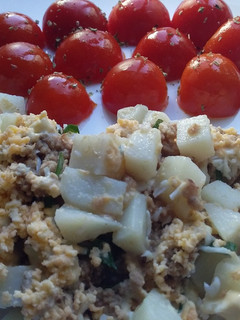 Una foto de Ensalada de atún y papa con alioli