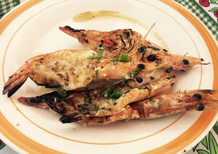 Grilled shrimp on a garlic Sautée