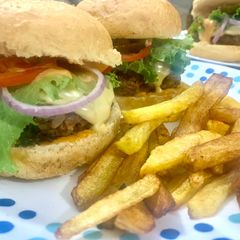 A picture of The Ultimate American Beef burger.