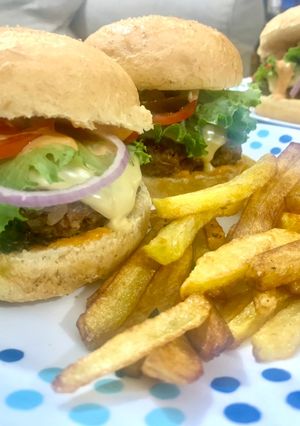 A picture of The Ultimate American Beef burger.