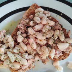 Tuna and Cannellini beans on toast A picture of Tuna and Cannellini beans on toast.