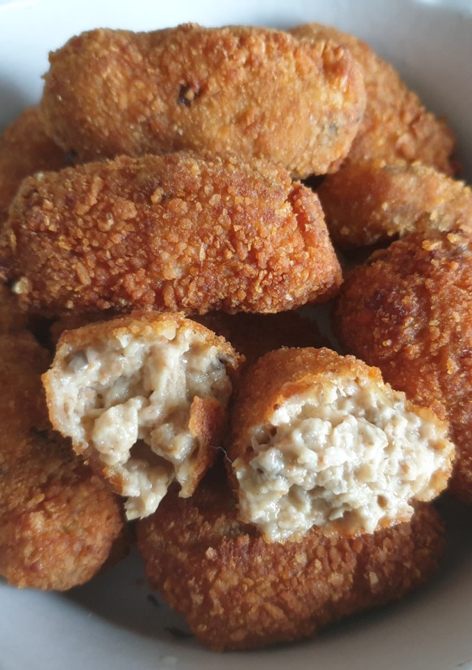 Una foto de Croquetas de cebolla y berenjena (bechamel en Thermomix)