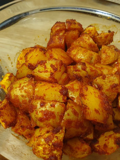 Una foto de Patatas cajún sanas al microondas 🥔🌶