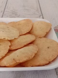 ફરસી પૂરી (Farsi Poori Recipe In Gujarati) રેસીપી મુખ્ય ફોટો