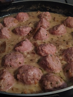 Una foto de Albóndigas con salsa de setas