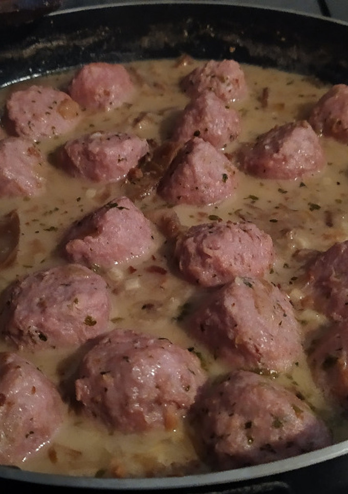 Una foto de Albóndigas con salsa de setas
