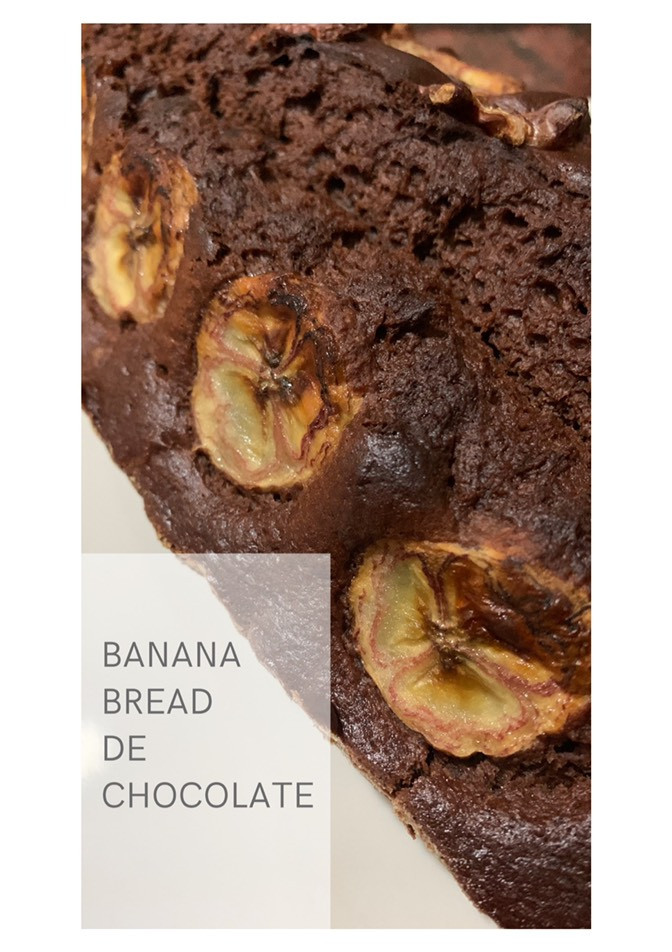 Una foto de Banana bread de chocolate