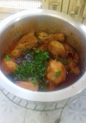 A picture of Chicken stew with sprinkled Coriander.