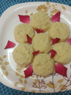 મલાઈ પેંડા (Malai Penda Recipe In Gujarati) રેસીપી મુખ્ય ફોટો