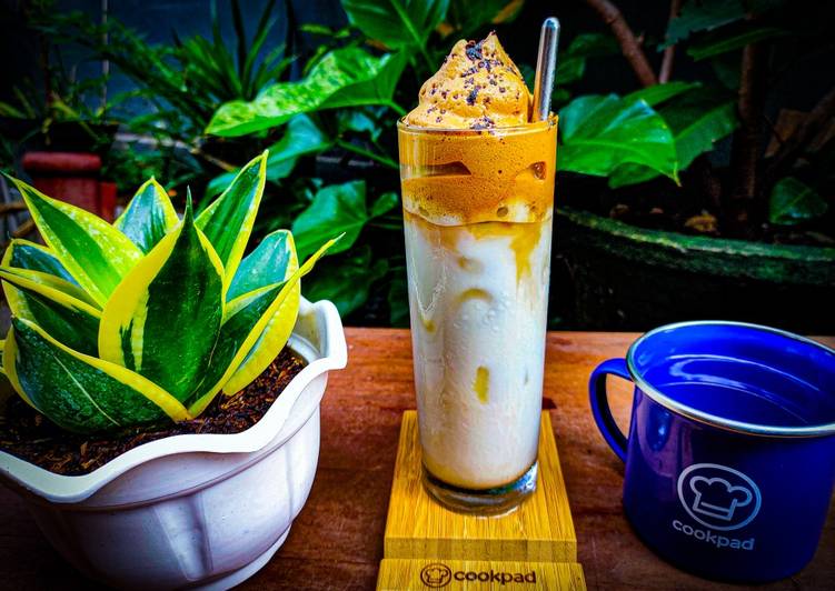 Recipe: Appetizing Dalgona Coffee with Oreo Crumbs ala Chef Muhammad
