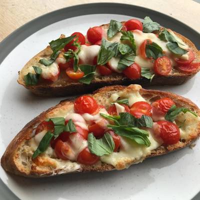 Bruschetta típica italiana Receta de Ana Cocinela - Cookpad