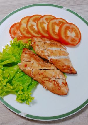 Hình của món Ức gà nướng sốt ớt.