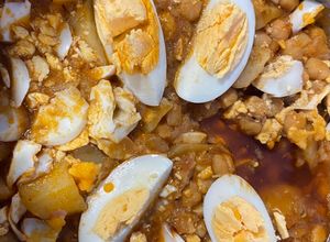 Una foto de Garbanzos con bacalao desalado desmigado