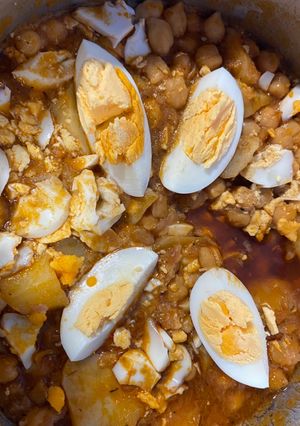 Una foto de Garbanzos con bacalao desalado desmigado