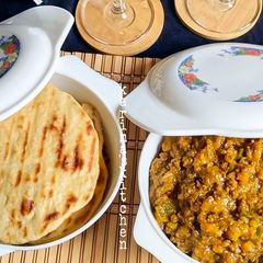 A picture of Pita bread/minced meat sauce.