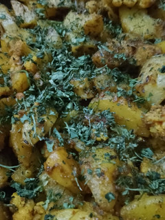 गोभी आलू (gobi aloo recipe in Hindi) रेसिपी मुख्य फोटो
