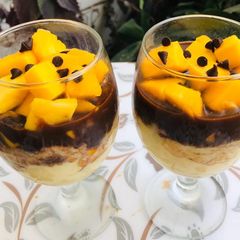 A picture of Mango and chocolate Custard.