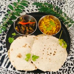 A picture of Barley flour Roti (jau ki Roti) 😋😋.
