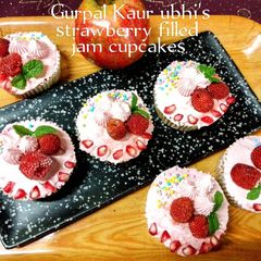 Strawberry filled jam cupcakes 🧁🍓 A picture of Strawberry filled jam cupcakes 🧁🍓.