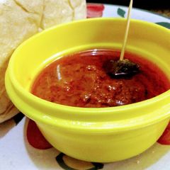 A picture of Mayonnaise Stew and bread.