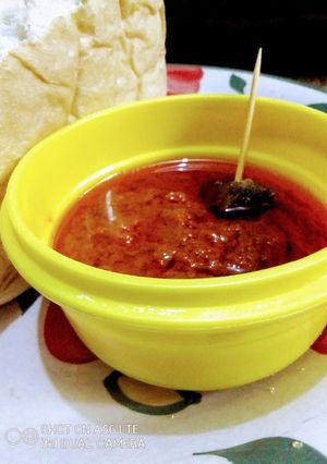 A picture of Mayonnaise Stew and bread.