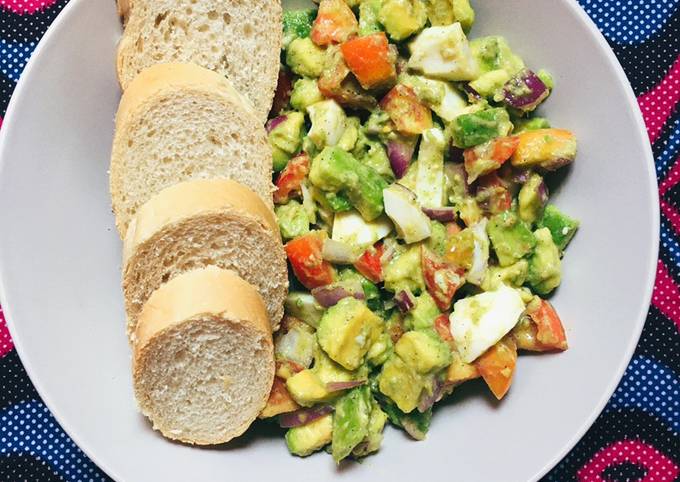 Avocado salad and baguette slices