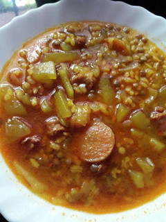 Una foto de Lentejas con arroz y chorizo 🍲🍽