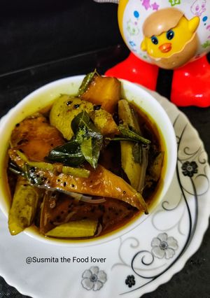 A picture of Aam Launji/Amba khatta/ Sweet sour and spicy mango chutney.
