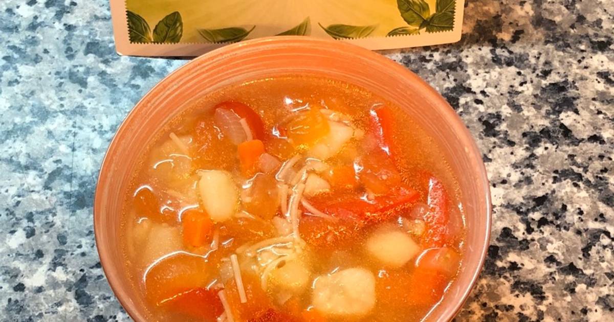 Просто ру рецепты. Суп с перцем. Суп с болгарским перцем. Болгарский суп. Суп с болгарским перцем и помидорами.