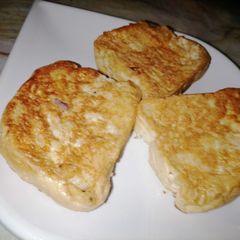 Fried egg bread A picture of Fried egg bread.