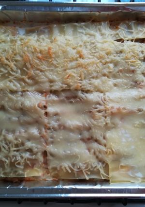 Una foto de Lasaña con relleno de carne, champiñones y queso Havarti