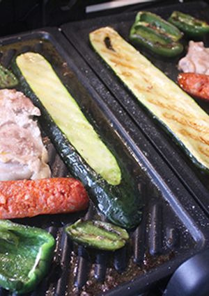 Foto principal de Parrillada de verduras con pollo y chorizo