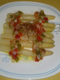 Una foto de Espárragos con vinagreta plato ligero