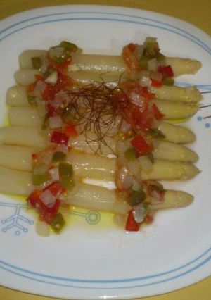 Una foto de Espárragos con vinagreta plato ligero