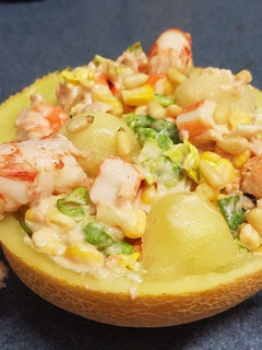 Una foto de Ensalada tropical en melón