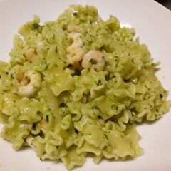 A picture of Pasta with zucchine pesto and prawns.