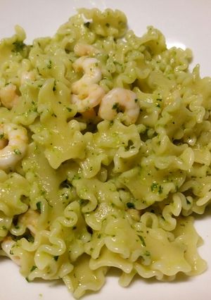 A picture of Pasta with zucchine pesto and prawns.