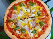 A picture of cheese corn pizza