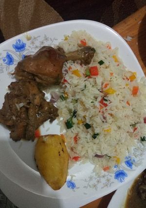 A picture of Fried chicken and vegetable rice #charity recipe.