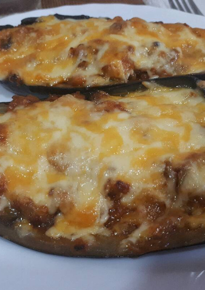 Una foto de Berenjenas rellenas con queso y sobrasada