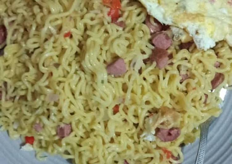 Simple Way to Prepare Speedy Noodles and omelette