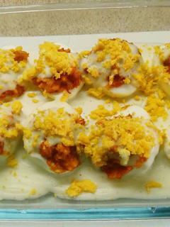 Una foto de Huevos rellenos de jamón y bechamel