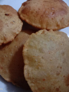 मिक्स आटा पूरी (Mix aata puri recipe in hindi) रेसिपी मुख्य फोटो