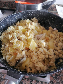 Una foto de Revuelto de bacalao y patatas en Thermomix