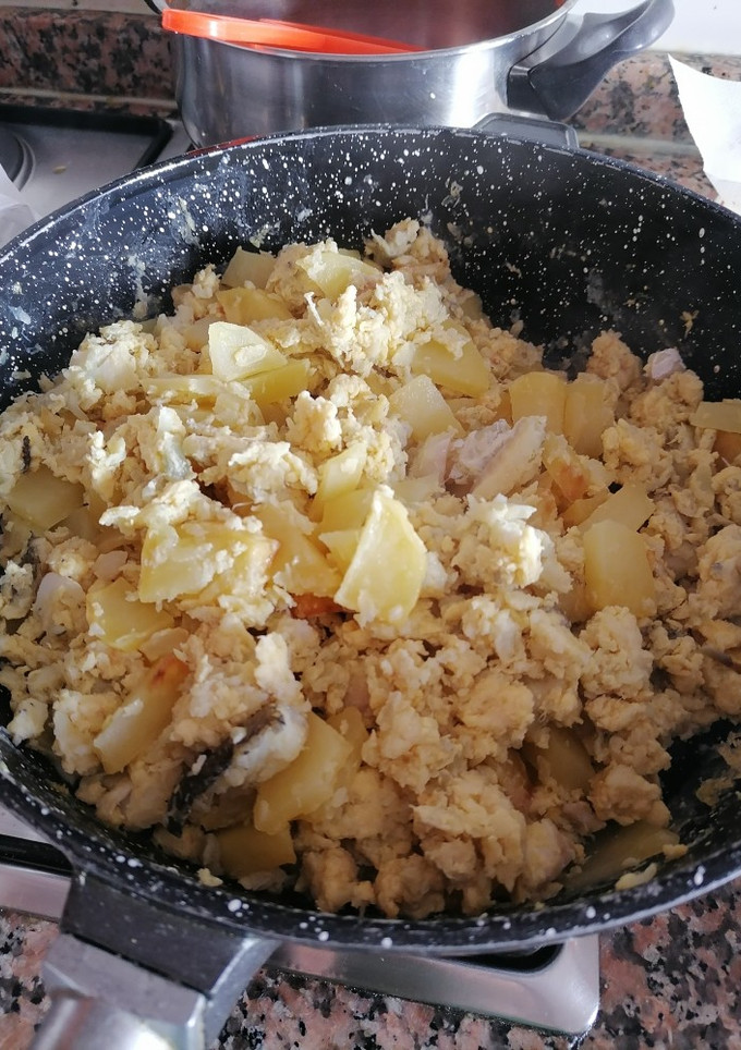 Una foto de Revuelto de bacalao y patatas en Thermomix
