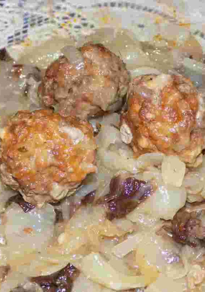 Una foto de Radichio con carne cocida o con albóndigas