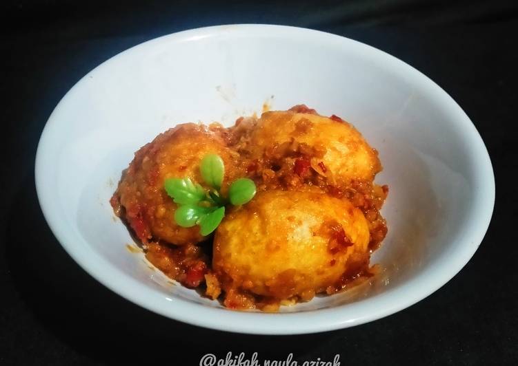 Langkah Mudah untuk Menyiapkan 56.Telur Goreng Balado, Lezat Sekali