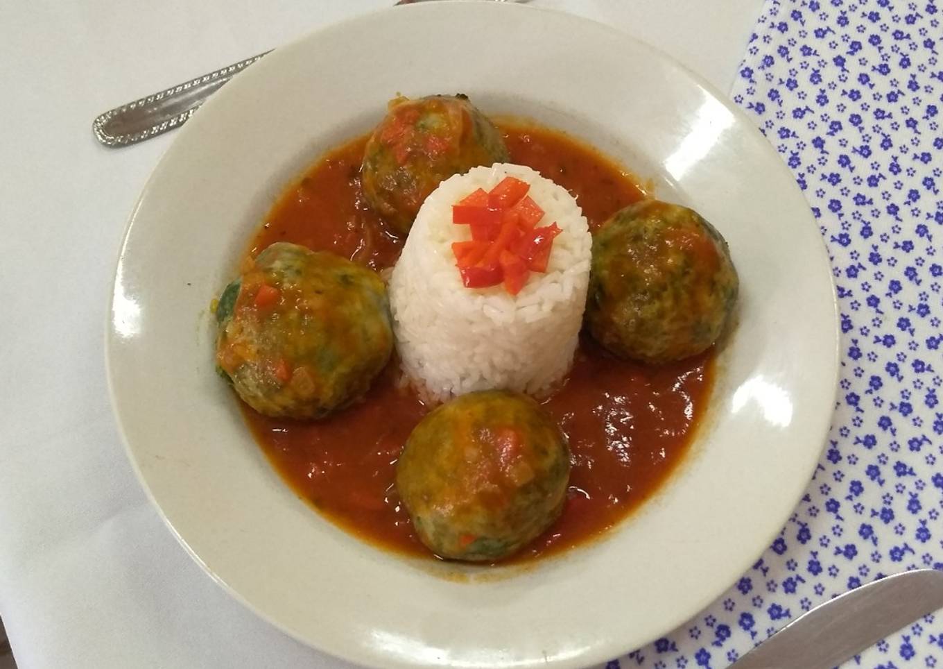 Albóndigas de acelga con guarnición