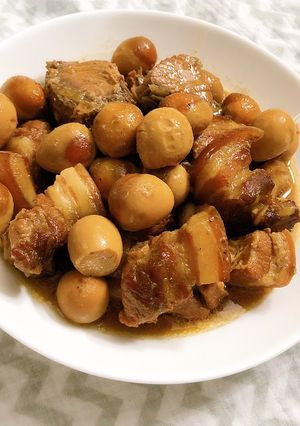 Hình của món Trứng cút kho tàu.